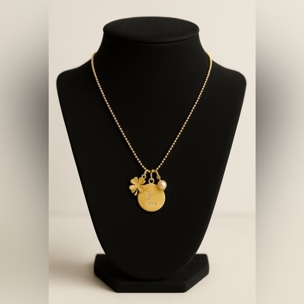 Vintage Y2K Womens “L” Gold Toned Lucky Clover Floral Pearly Rhinestone Necklace